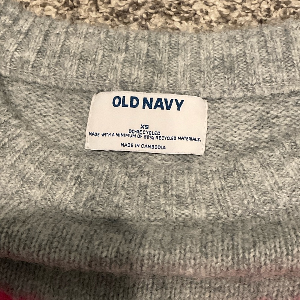 Old Navy Women’s Gray Sweater with Vibrant Pink Heart, Valentines Day size xs - Picture 8 of 9